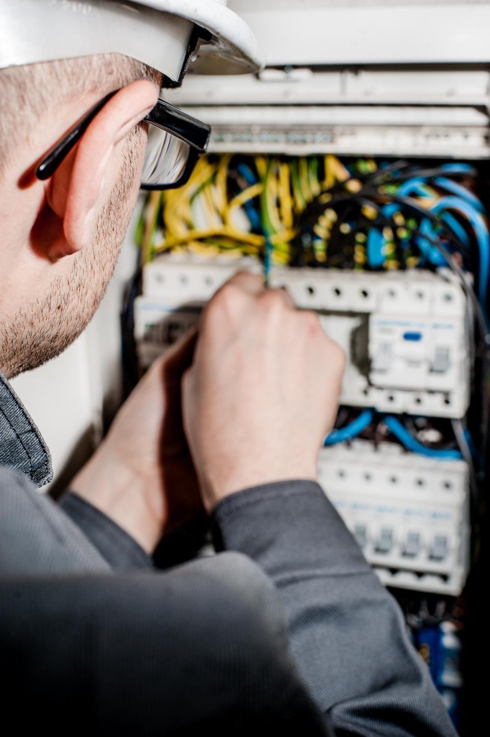 Tips for å finne kvalifiserte elektrikere i området
